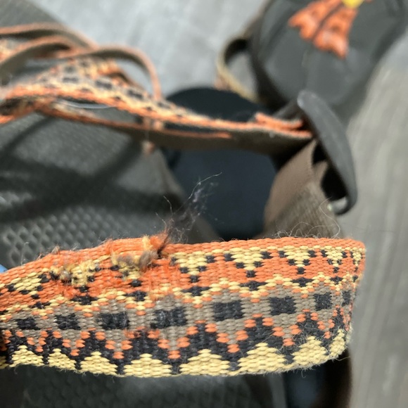 Women’s Chacos with toe strap - Picture 5 of 7